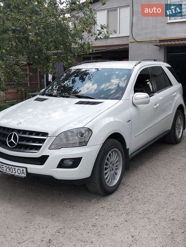 Внедорожник / Кроссовер Mercedes-Benz M-Class 2009 в Верховец