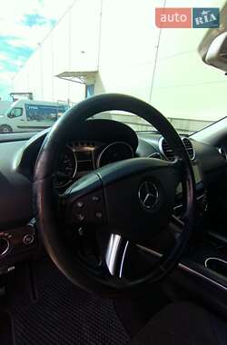 Внедорожник / Кроссовер Mercedes-Benz M-Class 2005 в 