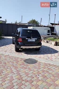 Внедорожник / Кроссовер Mercedes-Benz M-Class 2006 в 