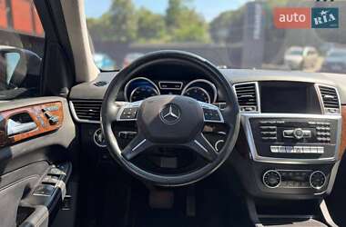 Внедорожник / Кроссовер Mercedes-Benz M-Class 2011 в 