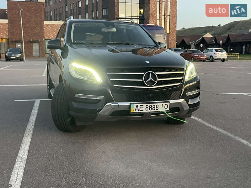 Внедорожник / Кроссовер Mercedes-Benz M-Class 2013 в Киеве