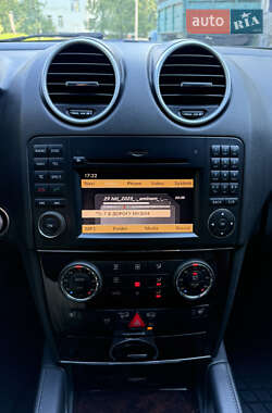 Внедорожник / Кроссовер Mercedes-Benz M-Class 2010 в 