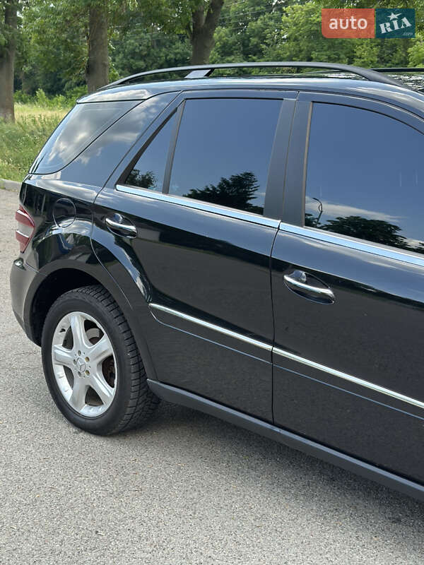 Внедорожник / Кроссовер Mercedes-Benz M-Class 2006 в Черновцах