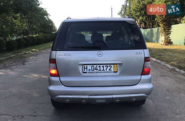 Внедорожник / Кроссовер Mercedes-Benz M-Class 2002 в 