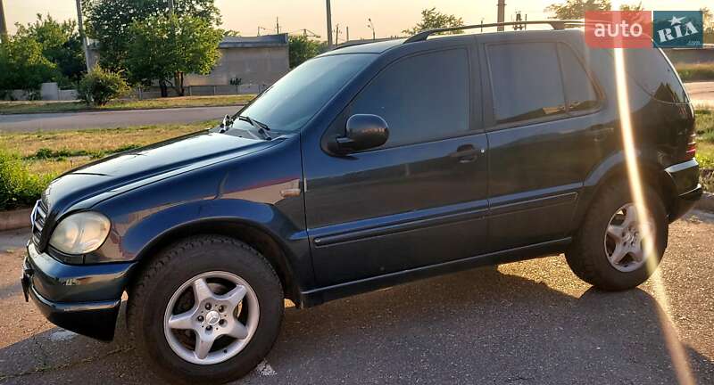 Внедорожник / Кроссовер Mercedes-Benz M-Class 2000 в Павлограде