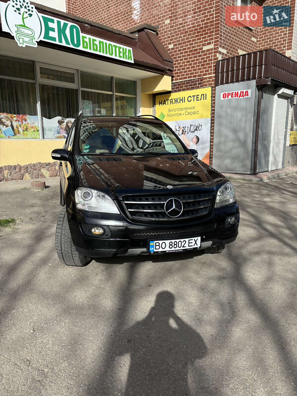 Mercedes-Benz M-Class 2005