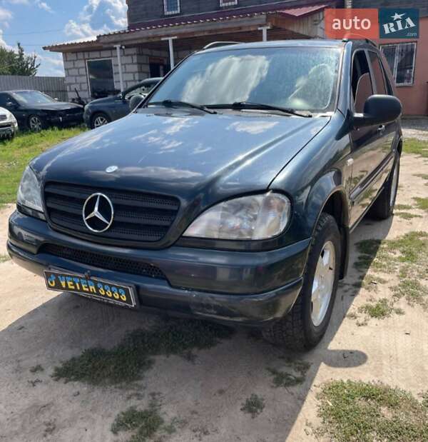 Внедорожник / Кроссовер Mercedes-Benz M-Class 2000 в 