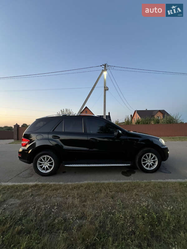 Позашляховик / Кросовер Mercedes-Benz M-Class 2009 в Вараші