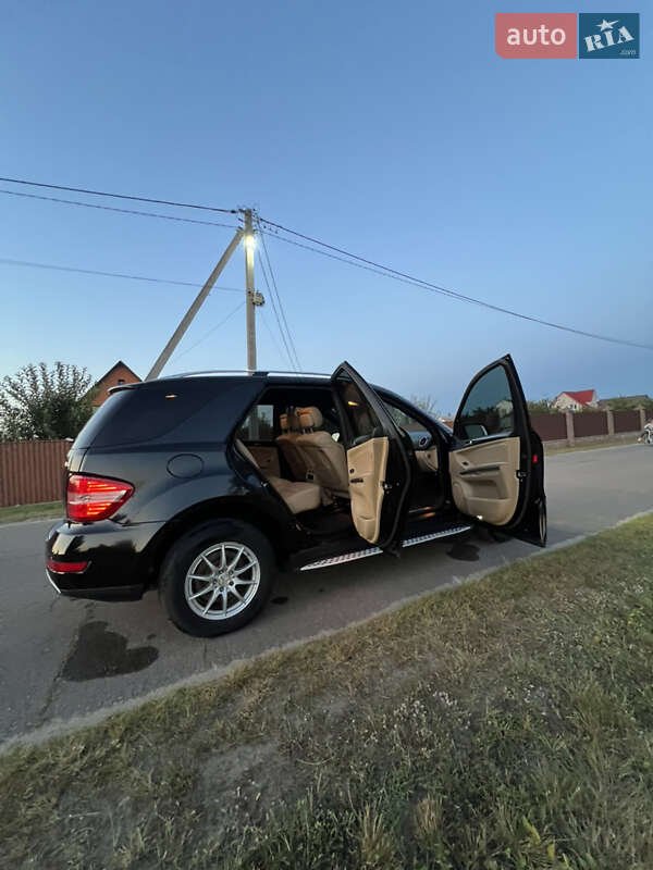 Позашляховик / Кросовер Mercedes-Benz M-Class 2009 в Вараші