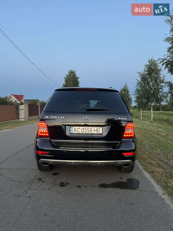 Позашляховик / Кросовер Mercedes-Benz M-Class 2009 в Вараші