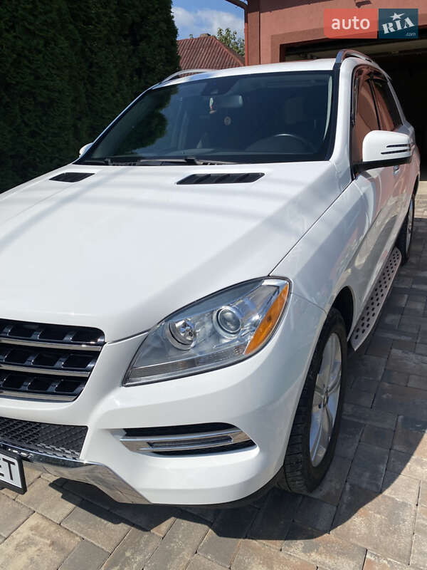 Внедорожник / Кроссовер Mercedes-Benz M-Class 2015 в Заставной фото Внедорожник / Кроссовер Mercedes-Benz M-Class 2015 в Заставной