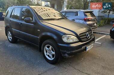 Позашляховик / Кросовер Mercedes-Benz M-Class 2000 в Києві