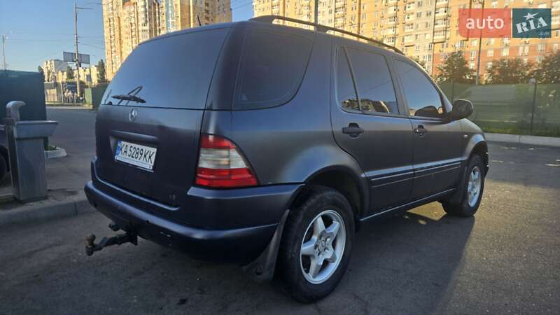 Внедорожник / Кроссовер Mercedes-Benz M-Class 2000 в Киеве