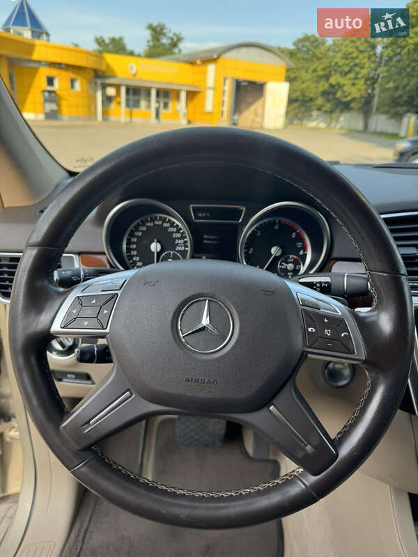 Внедорожник / Кроссовер Mercedes-Benz M-Class 2013 в Ровно