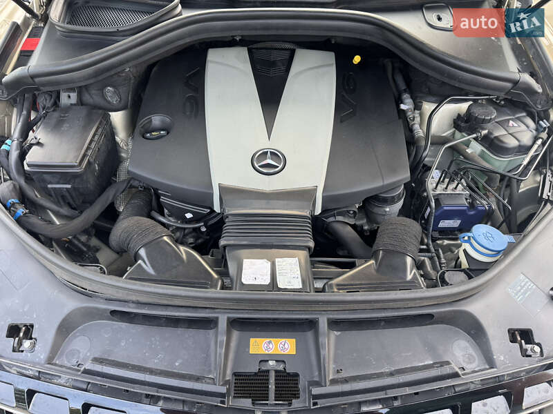 Внедорожник / Кроссовер Mercedes-Benz M-Class 2013 в Ровно