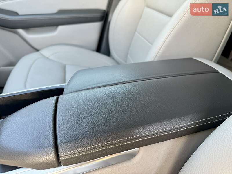 Внедорожник / Кроссовер Mercedes-Benz M-Class 2012 в Черновцах