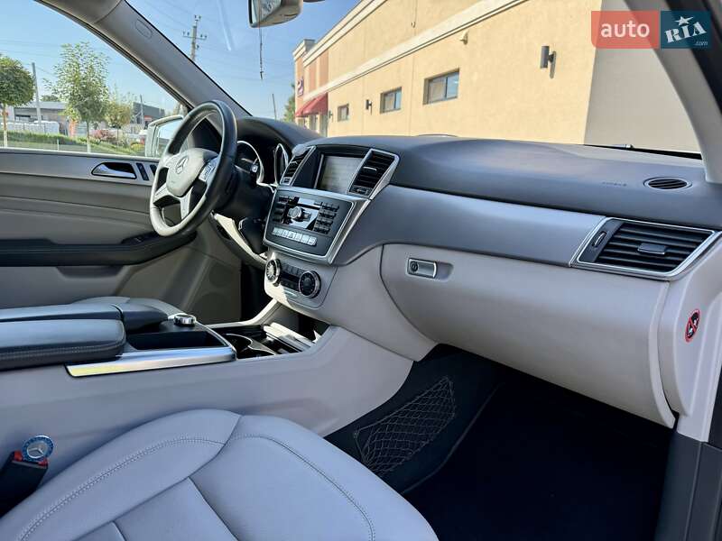Внедорожник / Кроссовер Mercedes-Benz M-Class 2012 в Черновцах