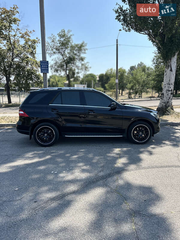 Внедорожник / Кроссовер Mercedes-Benz M-Class 2014 в Запорожье