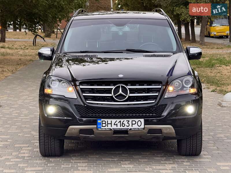 Позашляховик / Кросовер Mercedes-Benz M-Class 2010 в Одесі