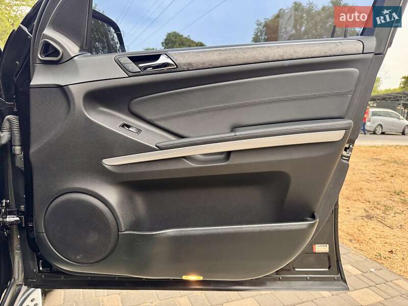 Позашляховик / Кросовер Mercedes-Benz M-Class 2010 в Одесі