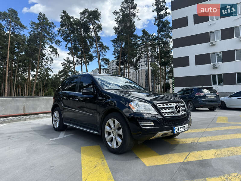 Внедорожник / Кроссовер Mercedes-Benz M-Class 2010 в 