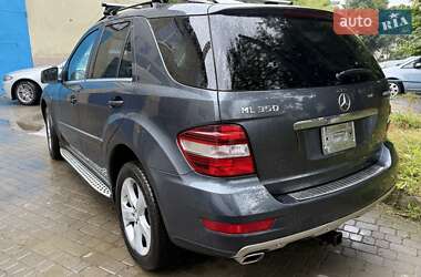 Внедорожник / Кроссовер Mercedes-Benz M-Class 2011 в 