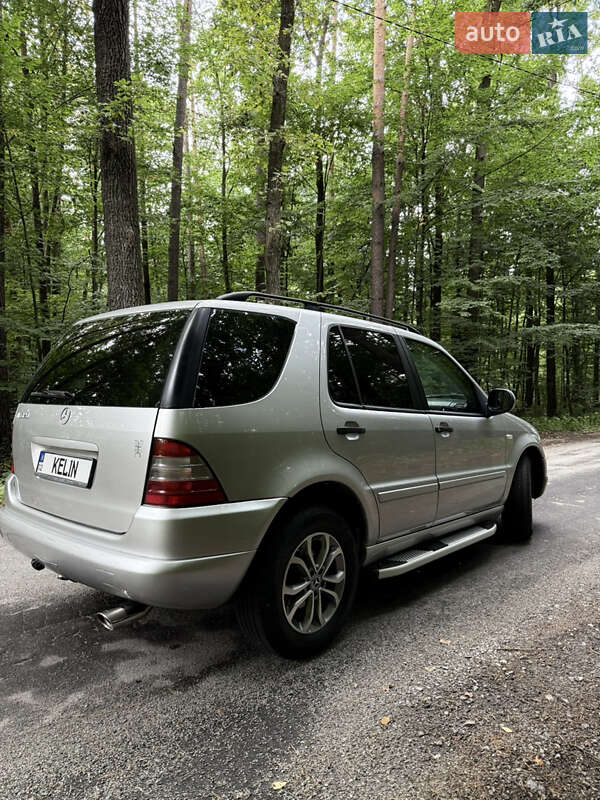 Позашляховик / Кросовер Mercedes-Benz M-Class 2001 в Одесі