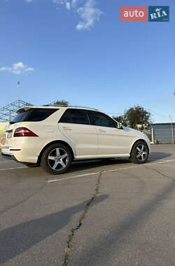 Внедорожник / Кроссовер Mercedes-Benz M-Class 2013 в 