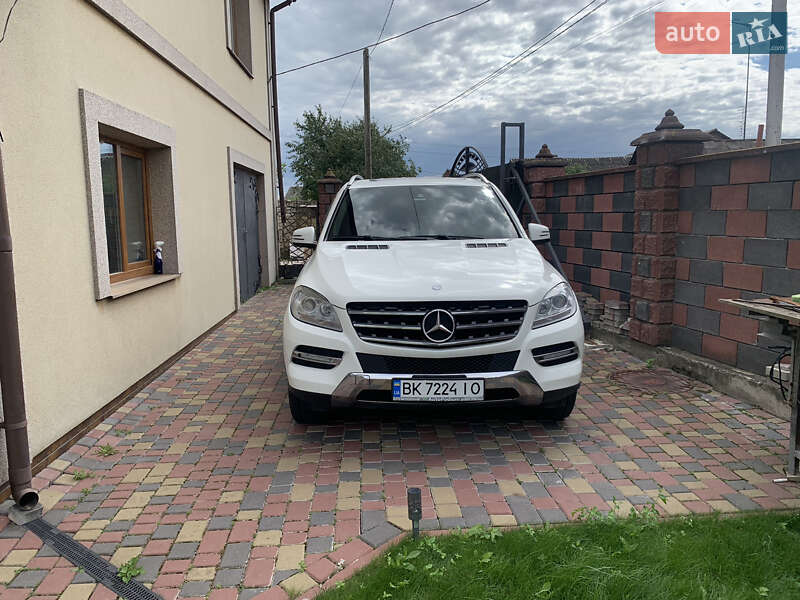 Внедорожник / Кроссовер Mercedes-Benz M-Class 2012 в Ровно
