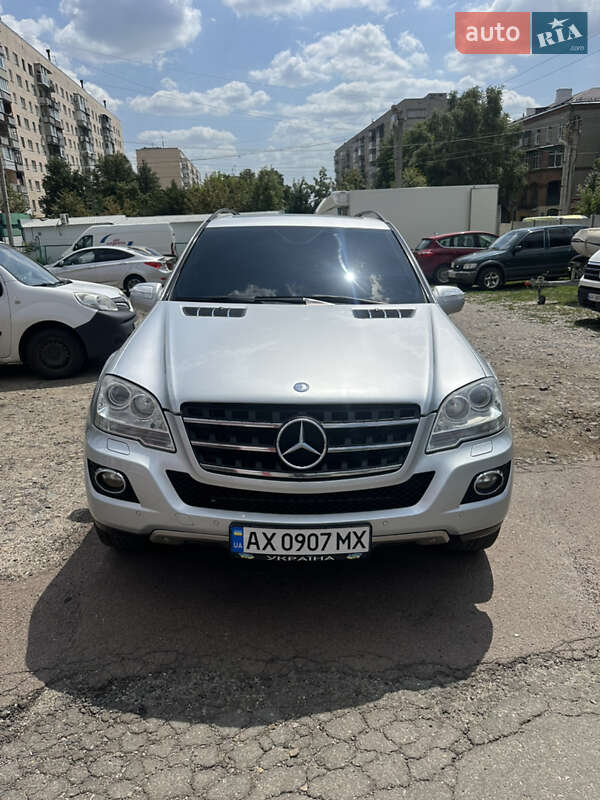 Внедорожник / Кроссовер Mercedes-Benz M-Class 2010 в 