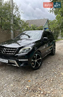 Позашляховик / Кросовер Mercedes-Benz M-Class 2014 в Чернівцях