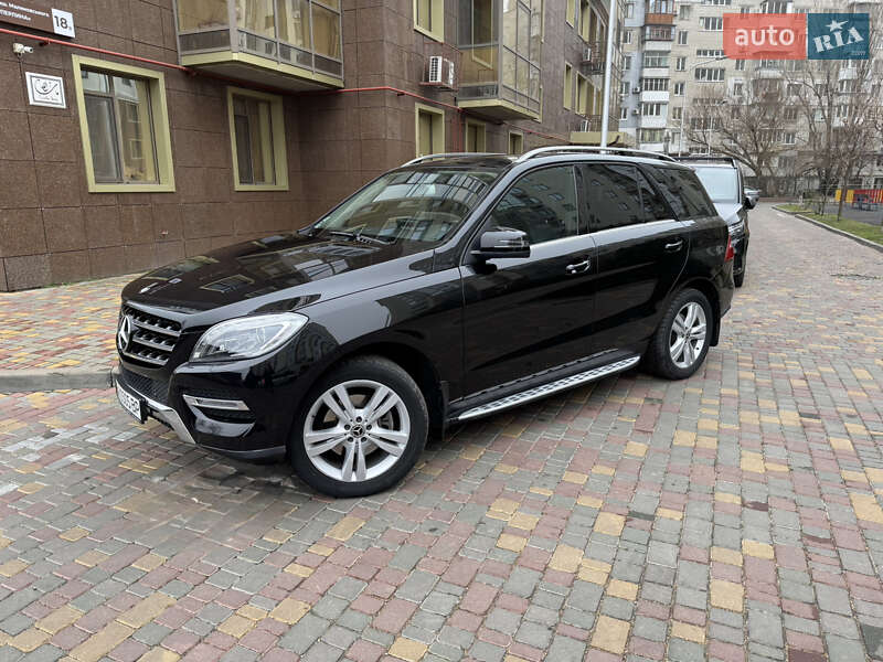 Внедорожник / Кроссовер Mercedes-Benz M-Class 2013 в 