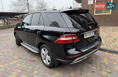 Внедорожник / Кроссовер Mercedes-Benz M-Class 2013 в 