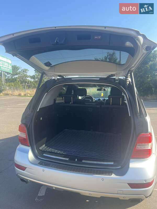 Внедорожник / Кроссовер Mercedes-Benz M-Class 2009 в Одессе