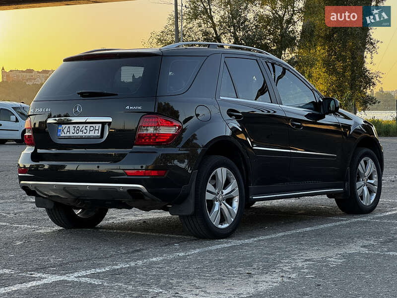 Внедорожник / Кроссовер Mercedes-Benz M-Class 2010 в Киеве