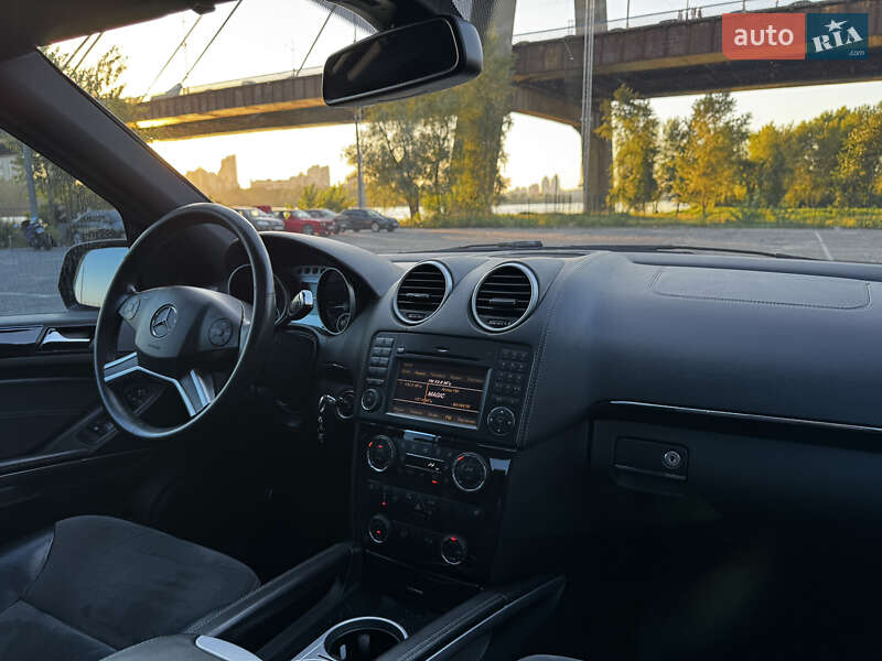 Внедорожник / Кроссовер Mercedes-Benz M-Class 2010 в Киеве