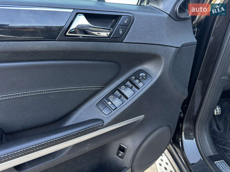 Внедорожник / Кроссовер Mercedes-Benz M-Class 2010 в Киеве