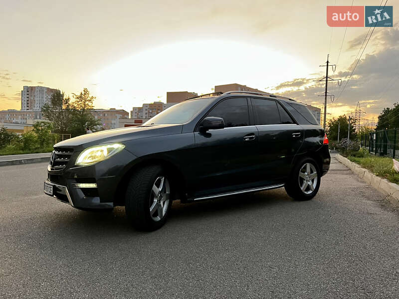 Позашляховик / Кросовер Mercedes-Benz M-Class 2013 в Харкові