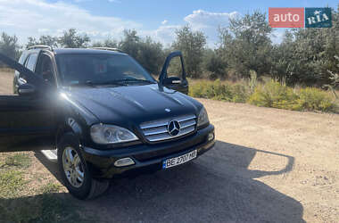 Внедорожник / Кроссовер Mercedes-Benz M-Class 2004 в Граденицах