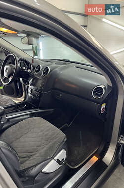 Позашляховик / Кросовер Mercedes-Benz M-Class 2006 в 