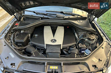 Внедорожник / Кроссовер Mercedes-Benz M-Class 2011 в 
