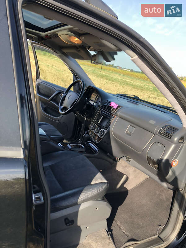 Внедорожник / Кроссовер Mercedes-Benz M-Class 2004 в Луцке