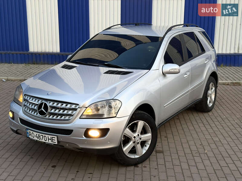 Внедорожник / Кроссовер Mercedes-Benz M-Class 2005 в 