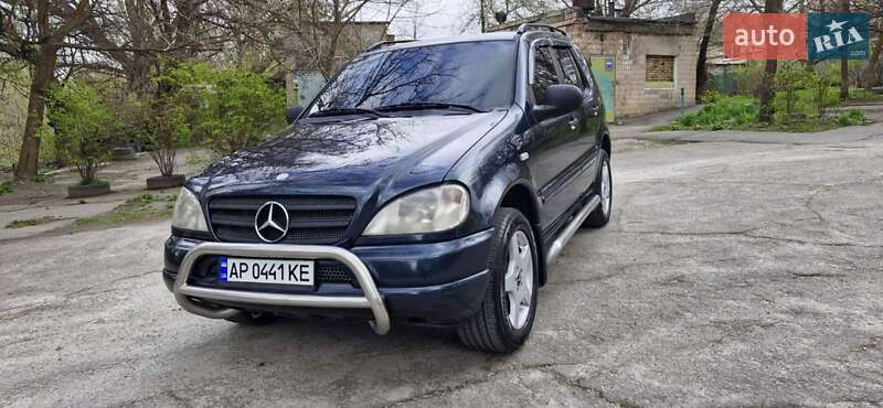 Внедорожник / Кроссовер Mercedes-Benz M-Class 1998 в 