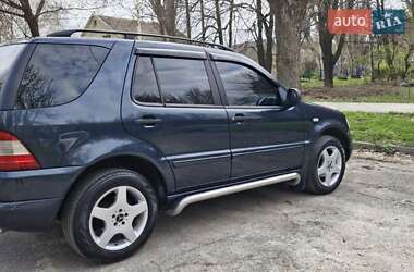 Внедорожник / Кроссовер Mercedes-Benz M-Class 1998 в 