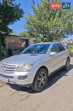 Внедорожник / Кроссовер Mercedes-Benz M-Class 2006 в 