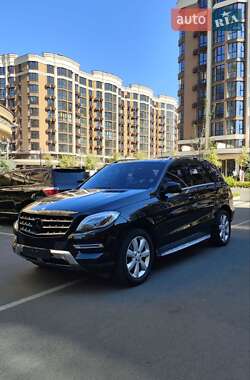 Внедорожник / Кроссовер Mercedes-Benz M-Class 2015 в Киеве
