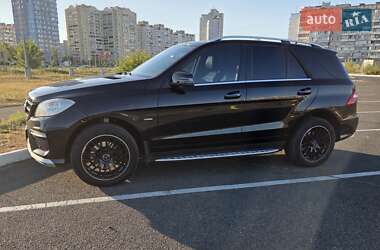 Позашляховик / Кросовер Mercedes-Benz M-Class 2011 в 