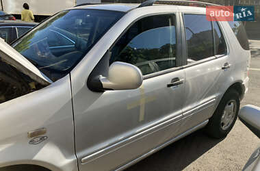 Внедорожник / Кроссовер Mercedes-Benz M-Class 2000 в 