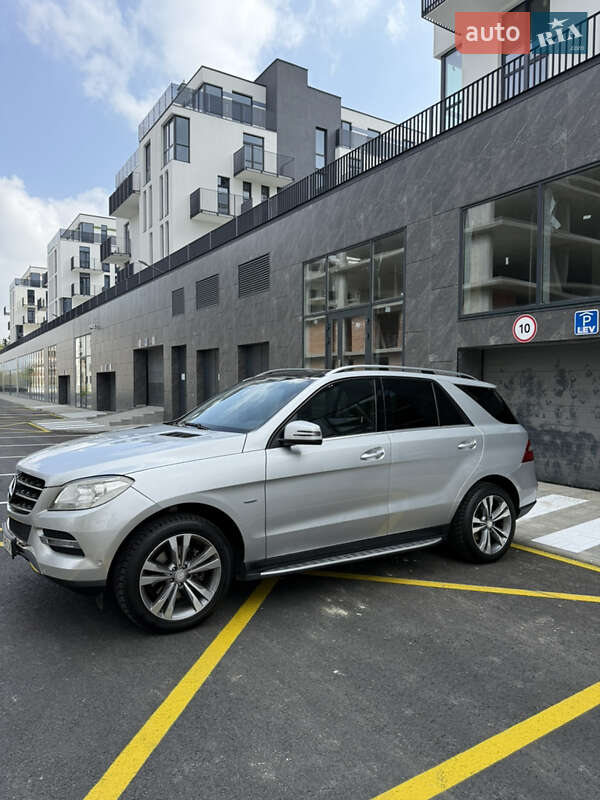 Внедорожник / Кроссовер Mercedes-Benz M-Class 2011 в Львове